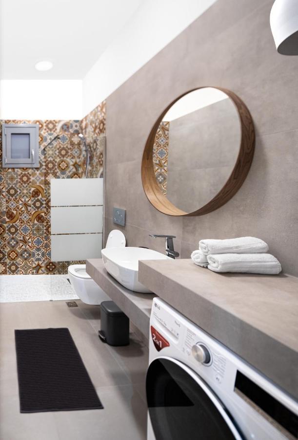Andos Cozy & Luxury Upgraded Apartments เอเธนส์ ภายนอก รูปภาพ